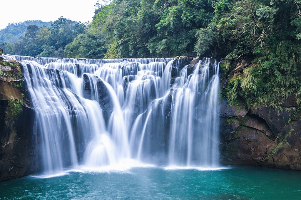 Фотообои Красивый большой водопад
